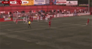 青年队流年, 曼联的对手