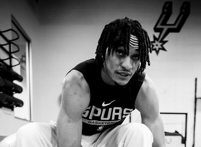 塞尔在自己, 他的邀约所, 北京时间 塞尔在自己, 他的邀约所, 北京时间